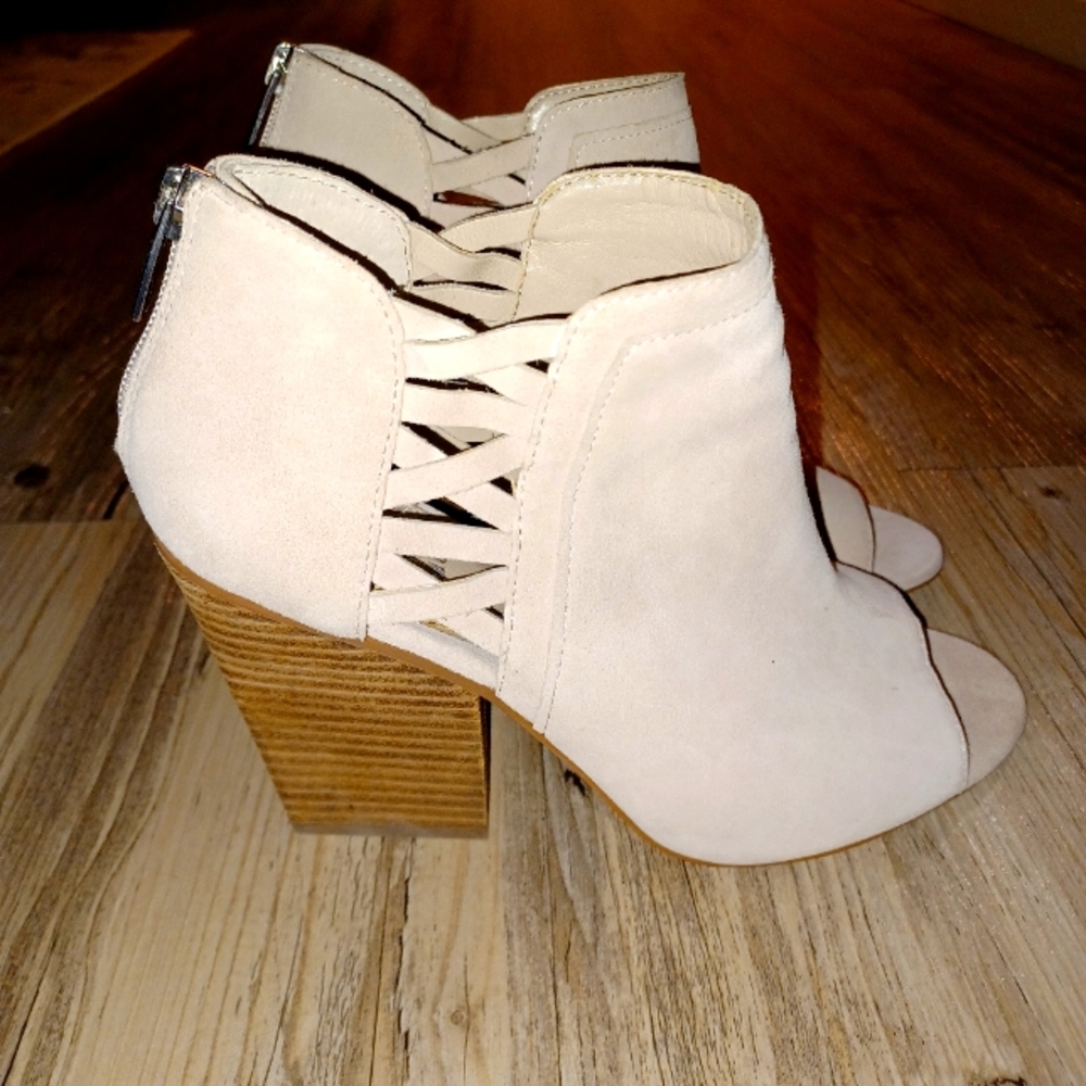 VINCE CAMUTO suede Light pink open toe ankle boots/ booties